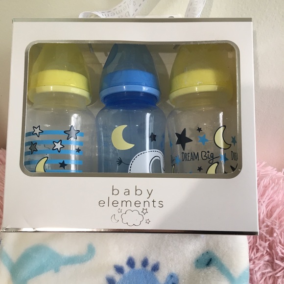 New baby bottles and blanket - Picture 3 of 6